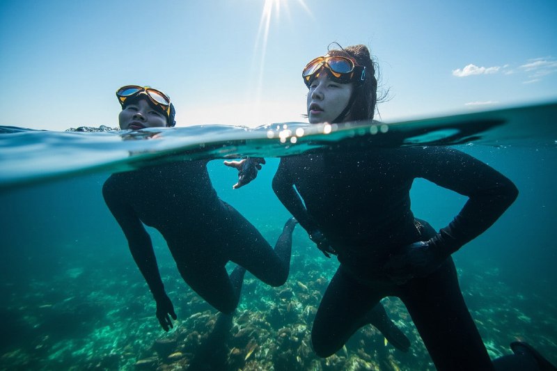 🇰🇷 Остров, где женщины ныряют за едой до 80 лет